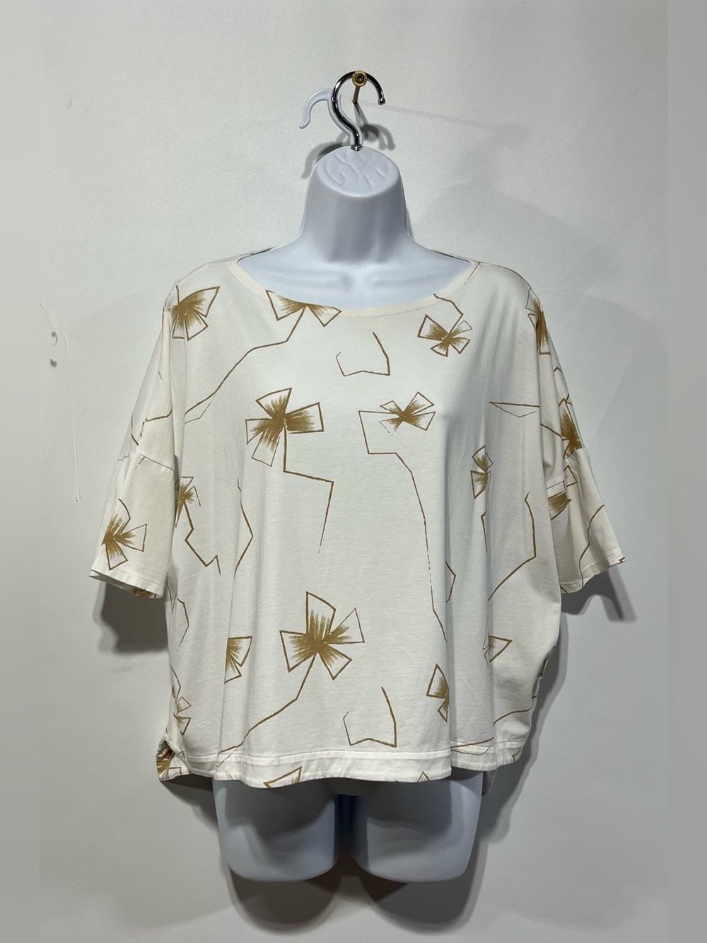 MATTHILDUR Women’s Cream Short-Sleeve Boxy Tee with Floral Sketches Size Small